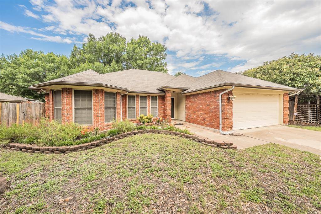 1228 Cozby Street W, Benbrook, TX 76126
