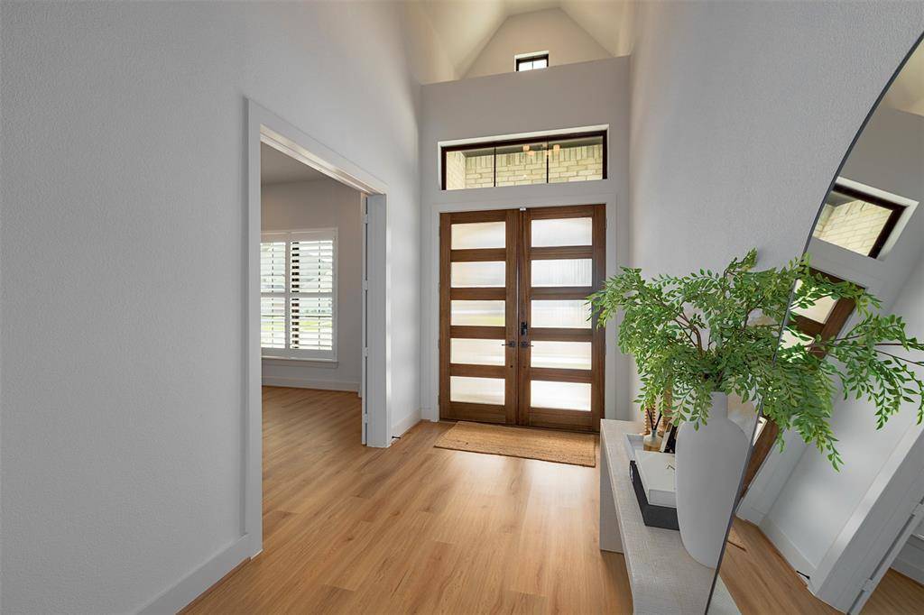 10456 Gray Hills Drive, Fort Worth, TX 76126