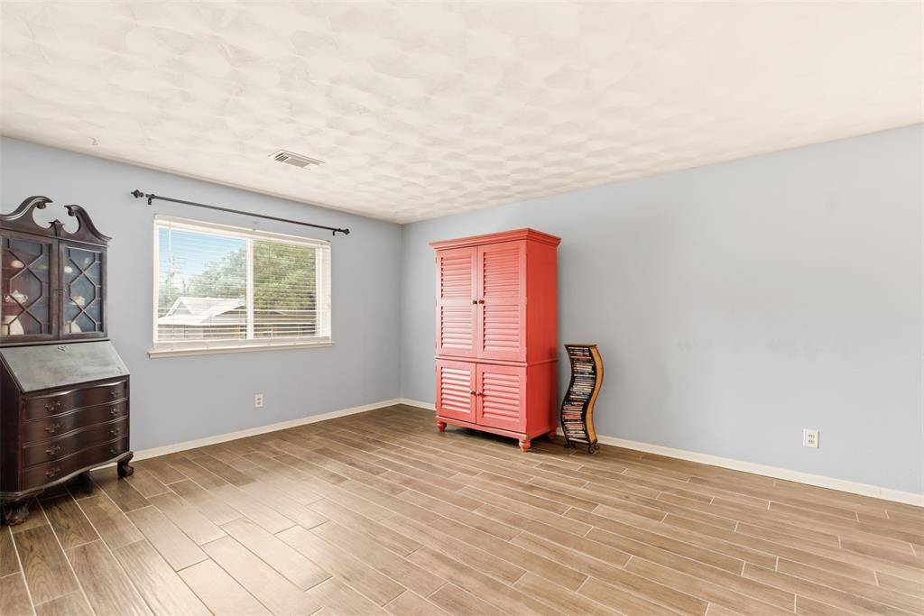 9115 Westglen Drive, Dallas, TX 75228