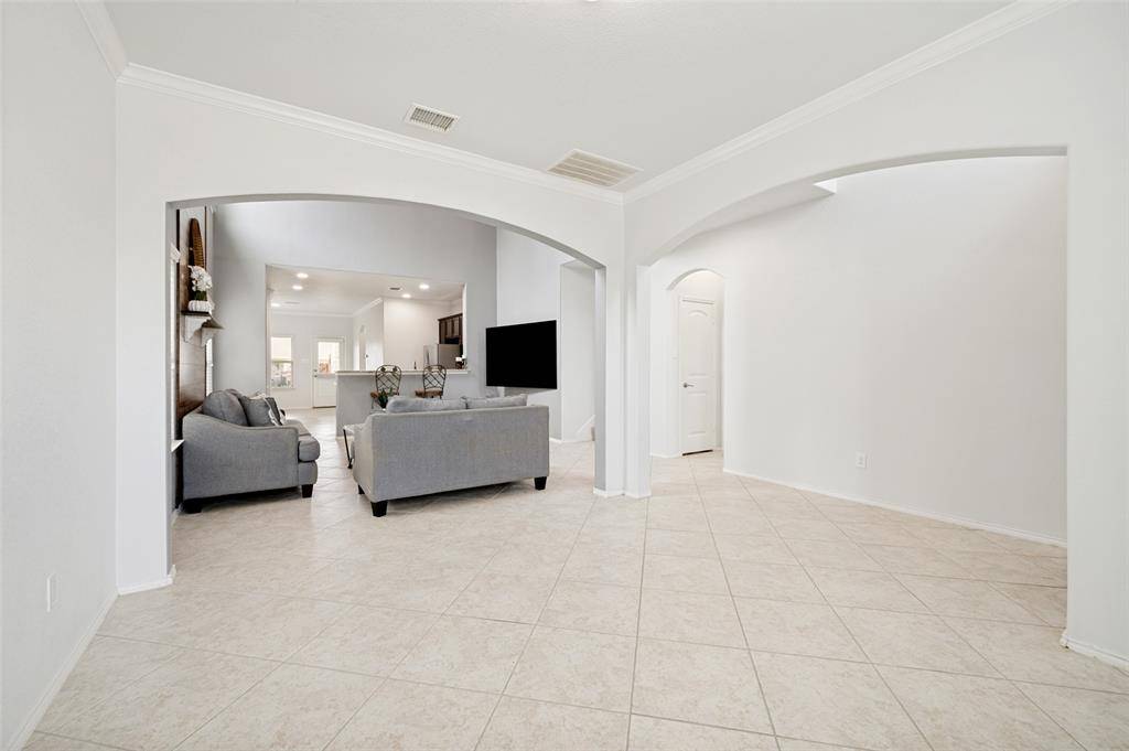 612 Wounded Knee Drive, Aubrey, TX 76227