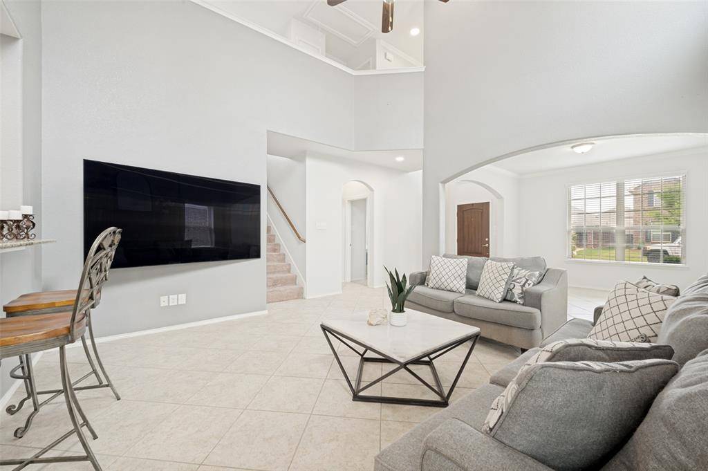 612 Wounded Knee Drive, Aubrey, TX 76227