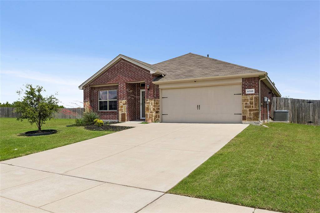 9705 Snowbell Lane, Fort Worth, TX 76036