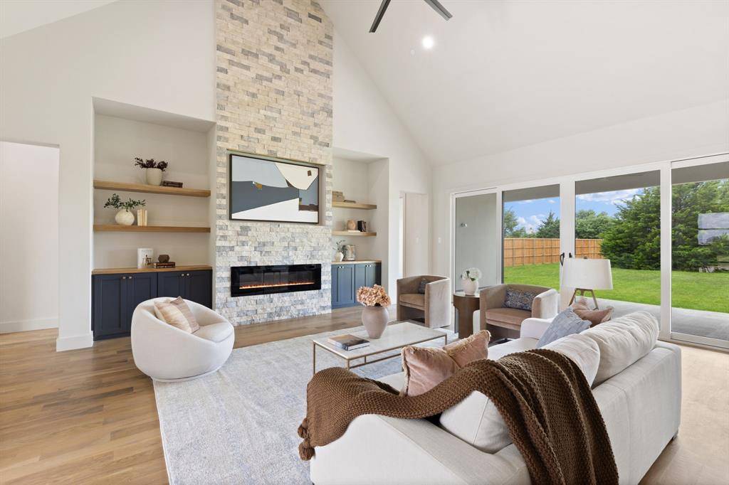 461 Whispering Way, Red Oak, TX 75154