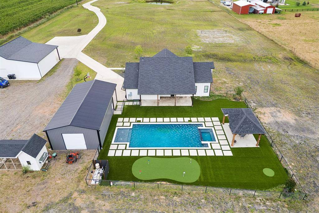9224 County Road 592, Nevada, TX 75173