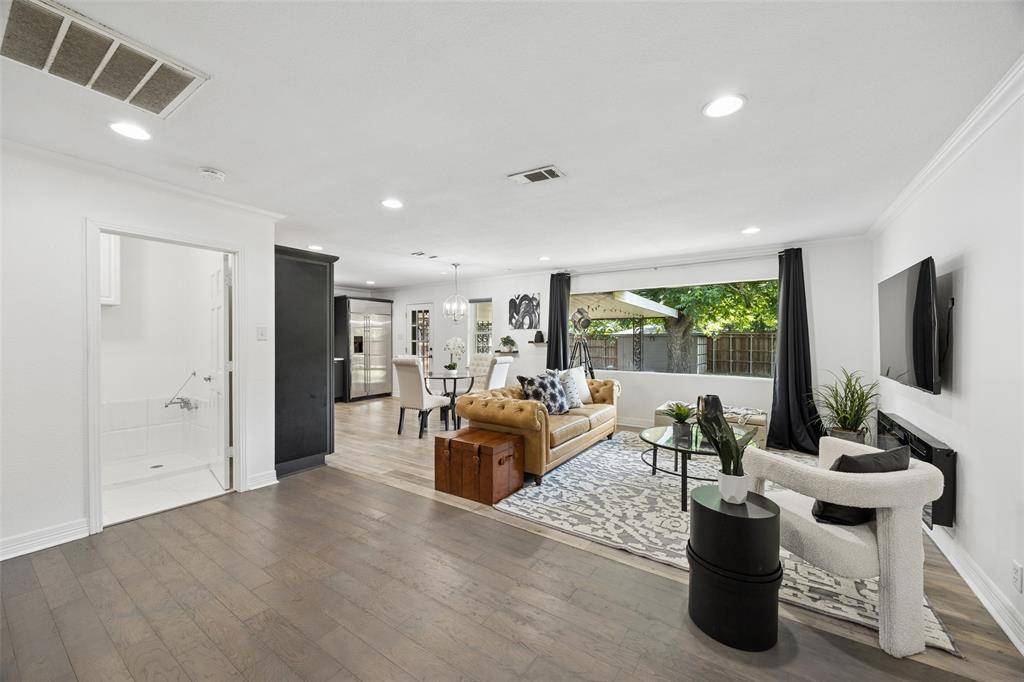 324 N Brighton Avenue, Dallas, TX 75208