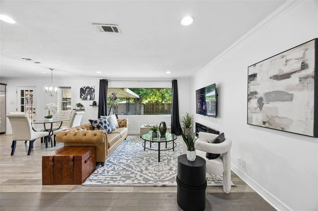 324 N Brighton Avenue, Dallas, TX 75208