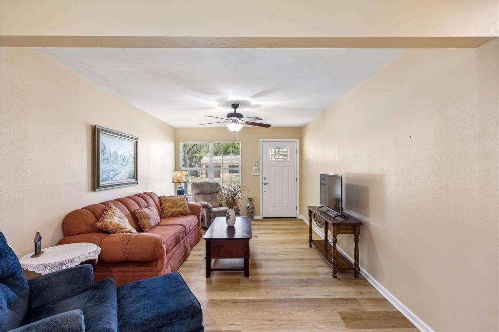 321 Lorna Street, Burleson, TX 76028