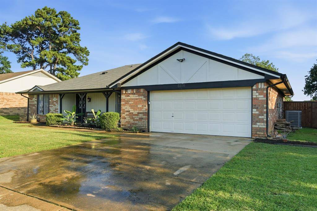 8516 Crestview Drive, North Richland Hills, TX 76182