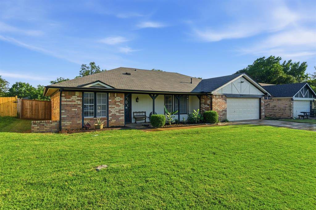 8516 Crestview Drive, North Richland Hills, TX 76182