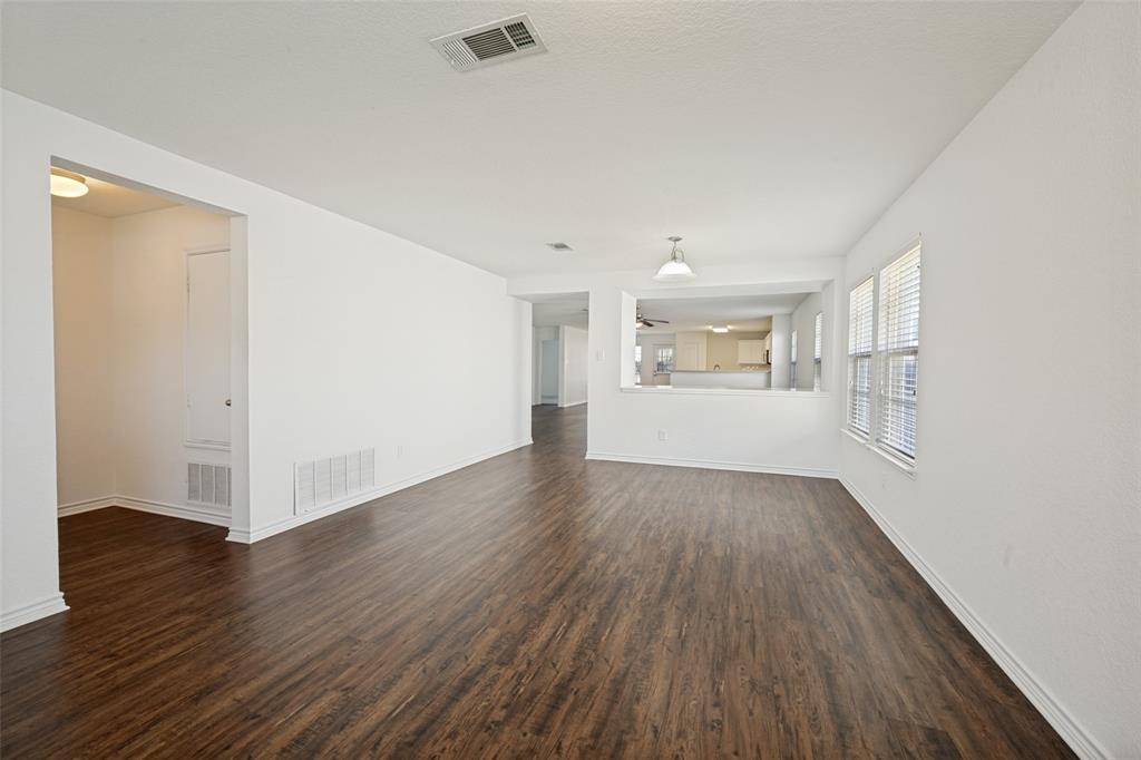 8013 Hidden Oaks Drive, Fort Worth, TX 76120