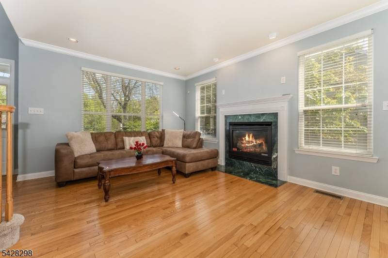 8 Miller Ln, Readington Twp., NJ 08889