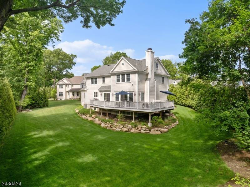 2 Weimer Ct, Allendale Boro, NJ 07401