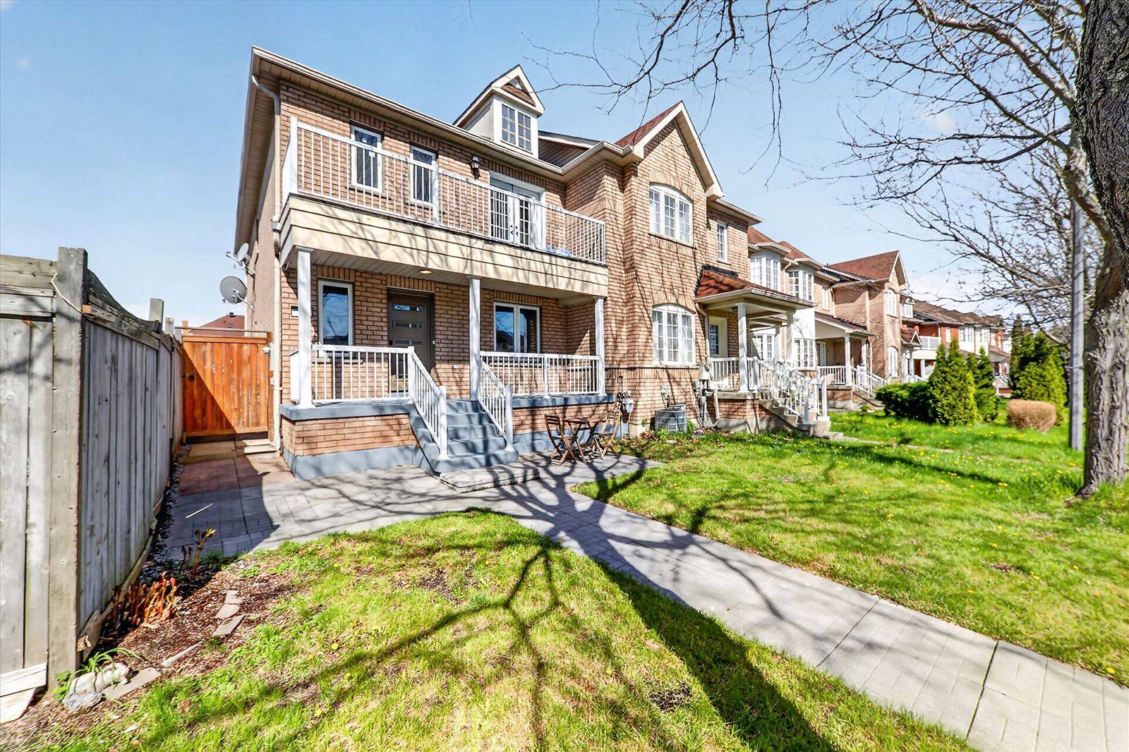 76 Anita DR, Markham, ON L3R 4T4