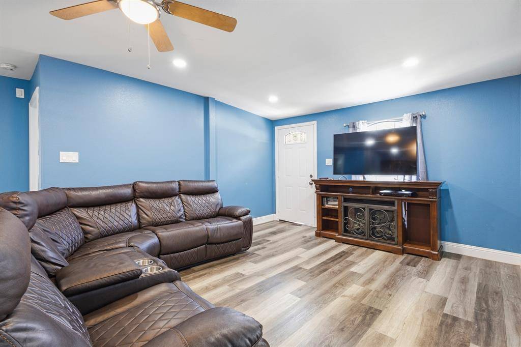 2006 Fort Worth Street, Grand Prairie, TX 75050