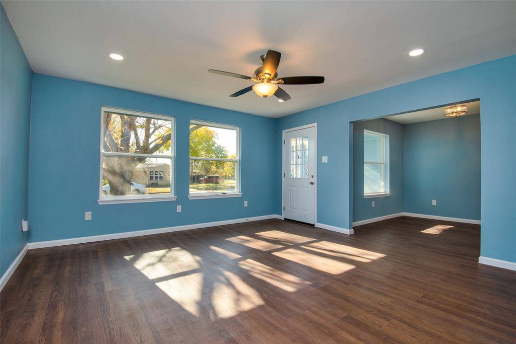 1701 Merrywood Way, Gainesville, TX 76240