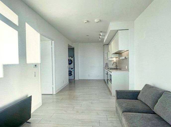 898 Portage Pkwy #PH11, Vaughan, ON L4K 0J7