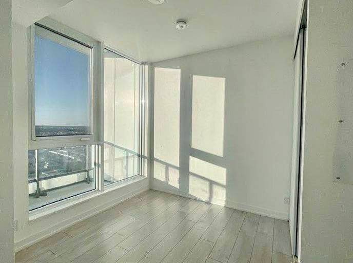 898 Portage Pkwy #PH11, Vaughan, ON L4K 0J7