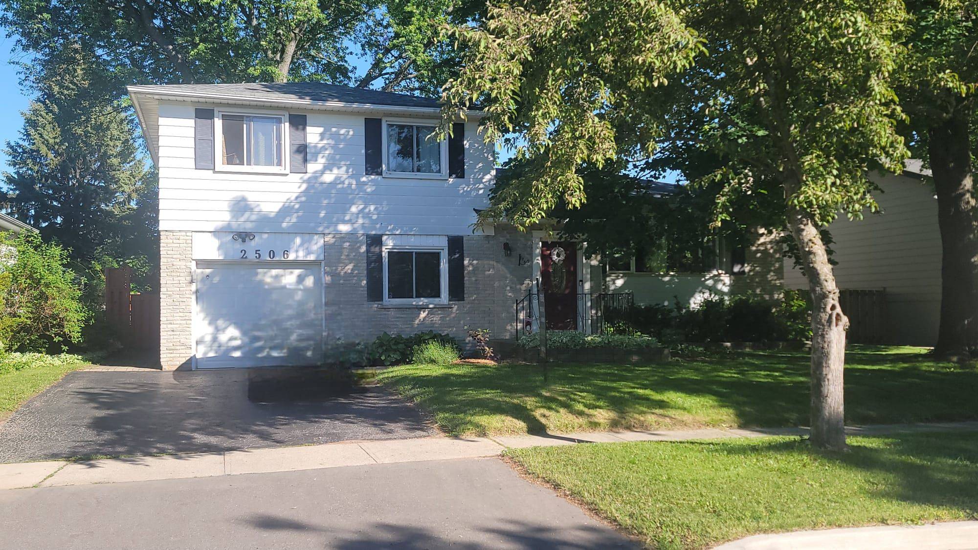 2506 Bridge RD, Oakville, ON L6L 2H2