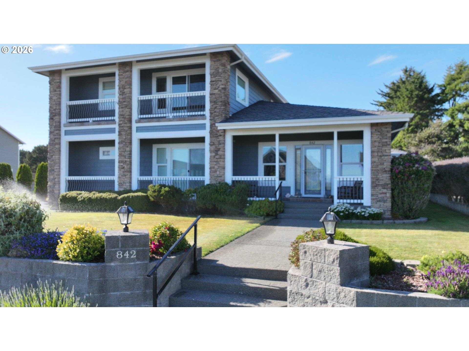 842 CHETCO POINT TER, Brookings, OR 97415