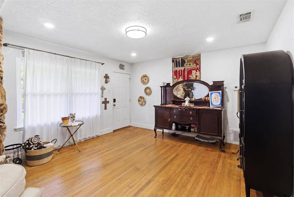 6128 Hollis Avenue, Dallas, TX 75227
