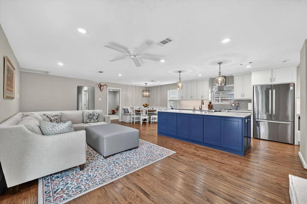 1132 N Cottonwood Drive, Richardson, TX 75080