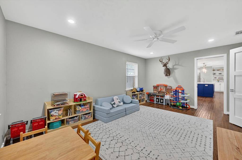 1132 N Cottonwood Drive, Richardson, TX 75080