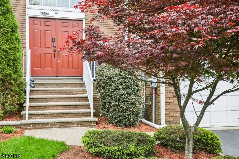 10 Fells Manor Rd, Caldwell Boro Twp., NJ 07006