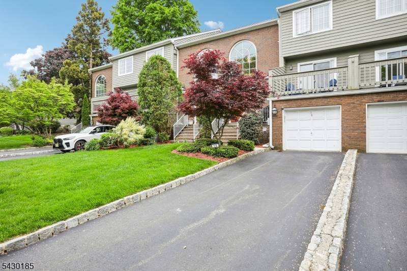 10 Fells Manor Rd, Caldwell Boro Twp., NJ 07006
