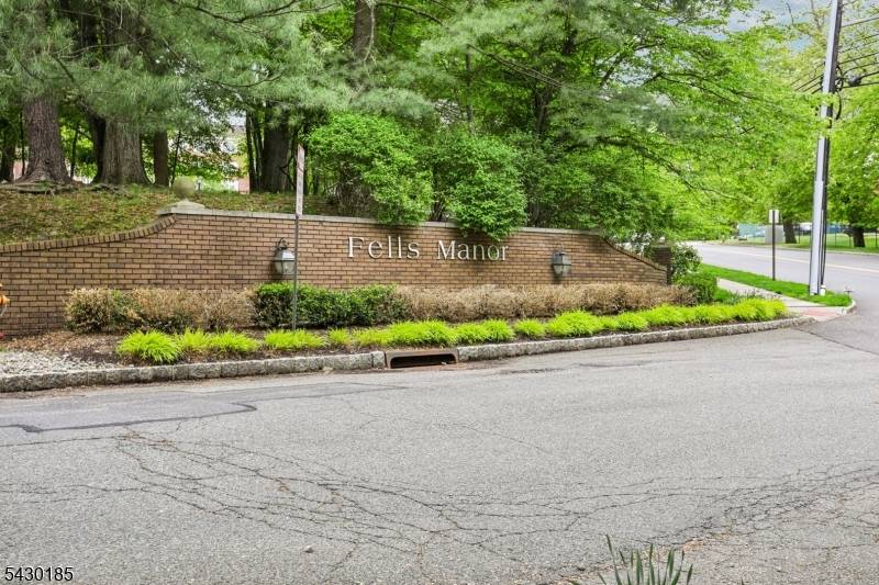 10 Fells Manor Rd, Caldwell Boro Twp., NJ 07006