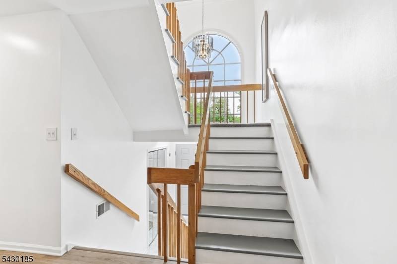 10 Fells Manor Rd, Caldwell Boro Twp., NJ 07006