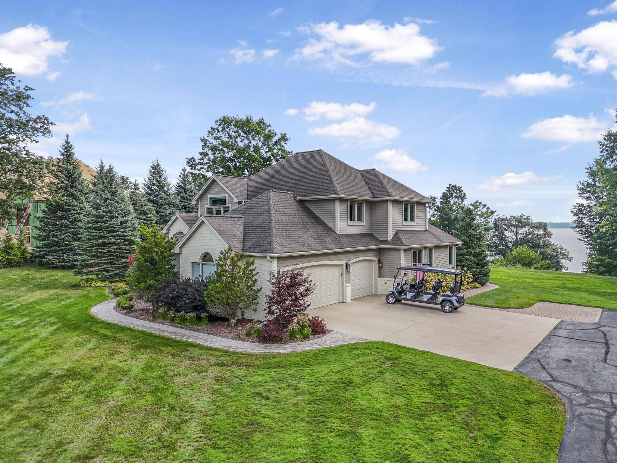 9546 Eastridge DR, Peninsula Twp, MI 49686