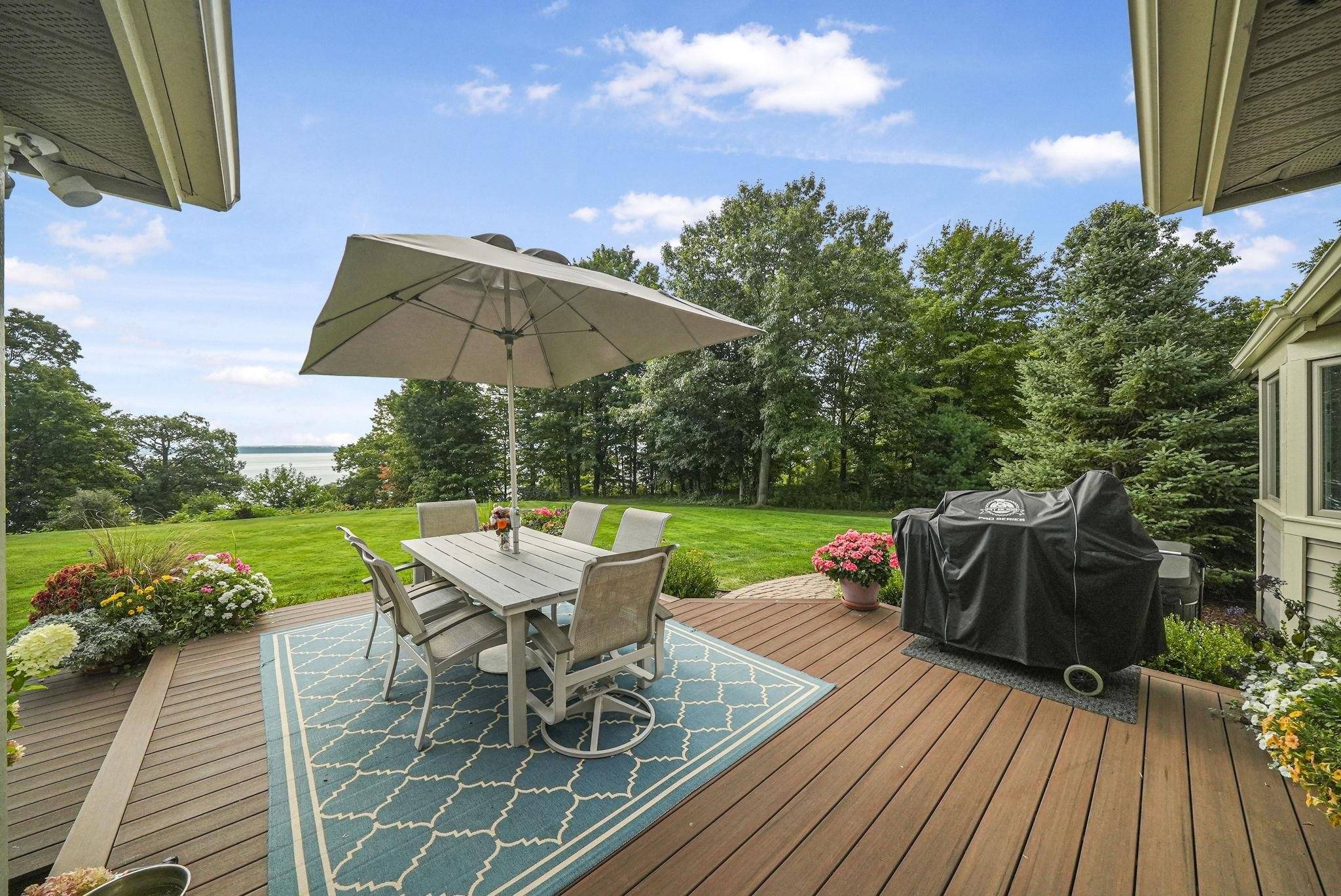9546 Eastridge DR, Peninsula Twp, MI 49686