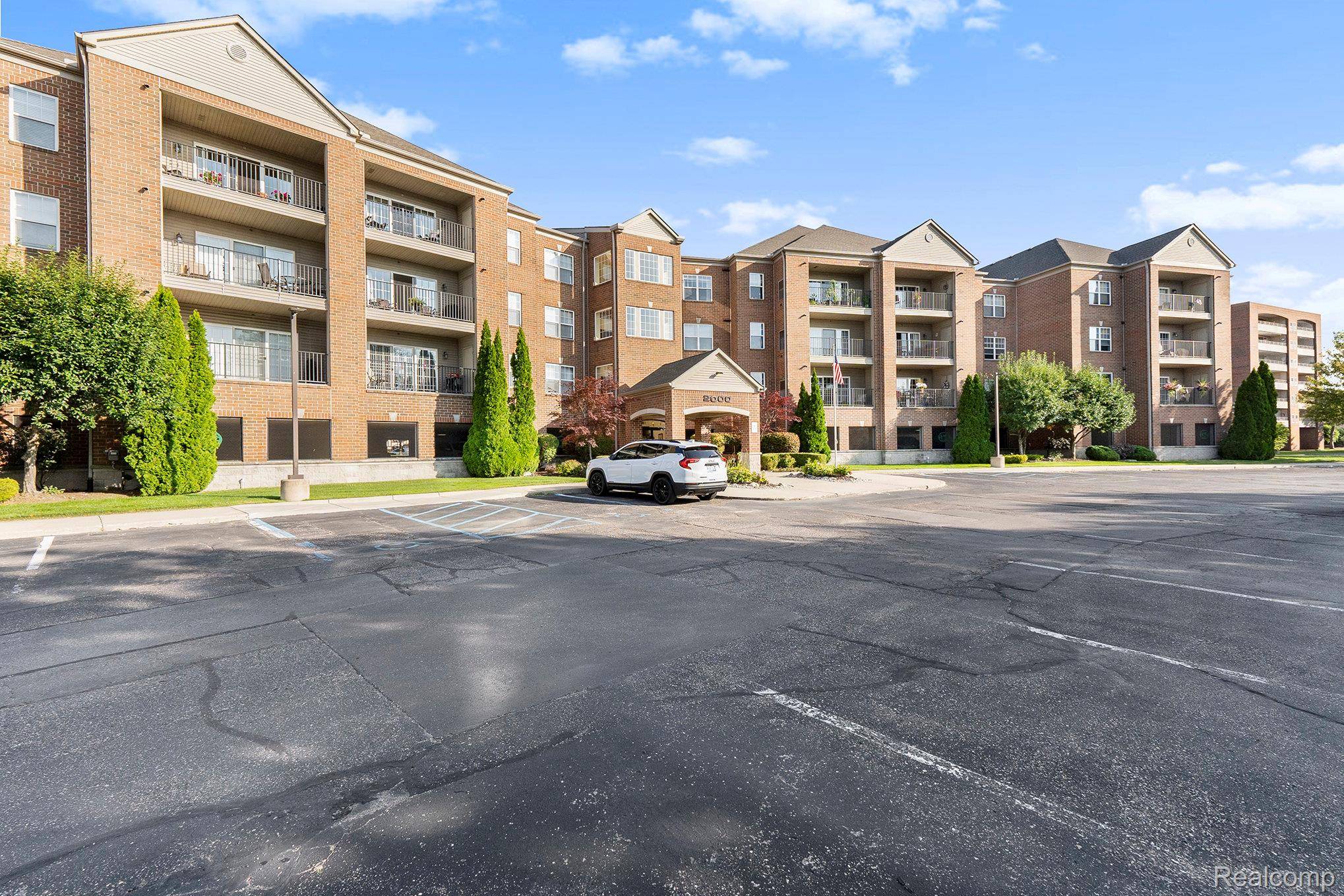 2104 Country Club DR, St. Clair Shores, MI 48082