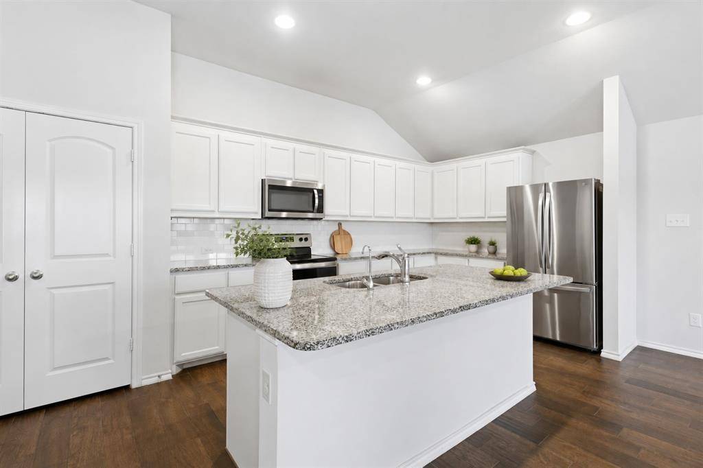 1016 Eastland Lane, Aubrey, TX 76227