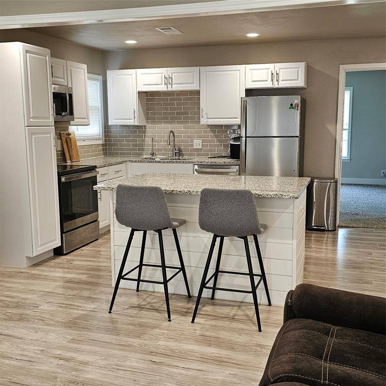 802 Brown Trail, Bedford, TX 76022