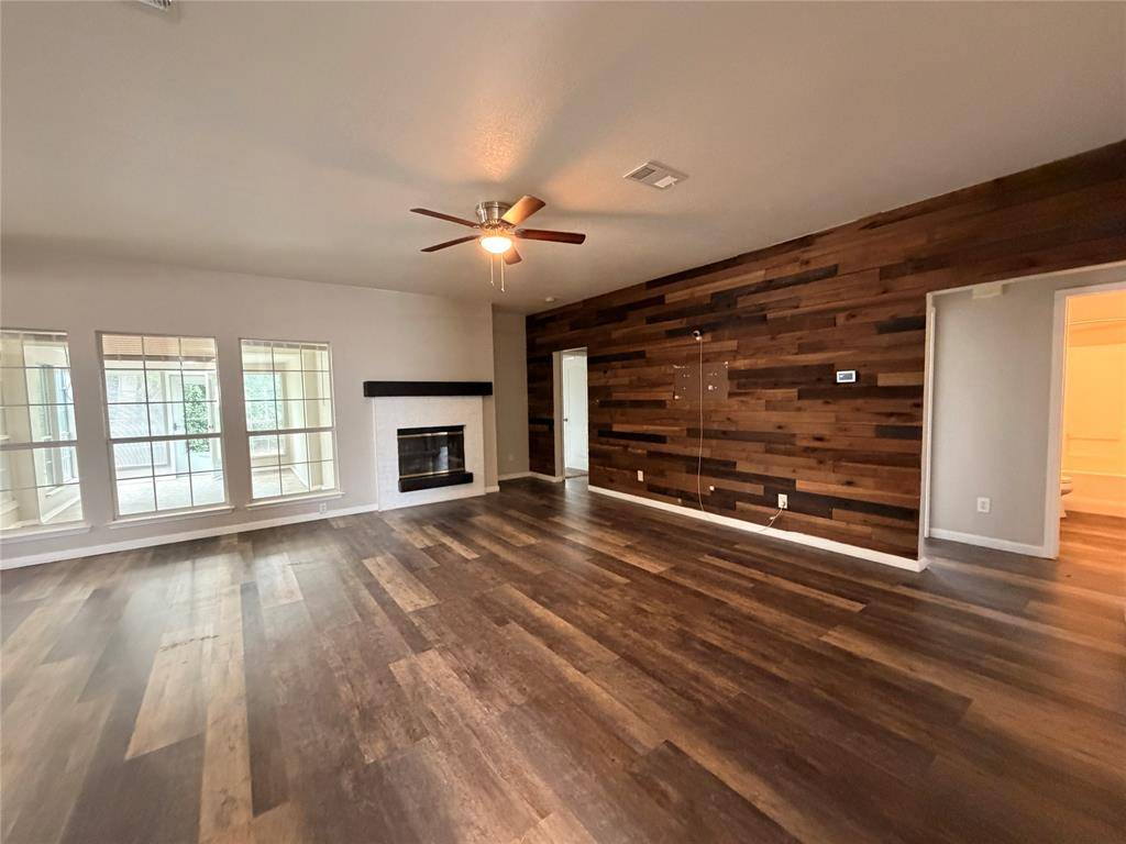 2131 Post Wood Lane, Arlington, TX 76018