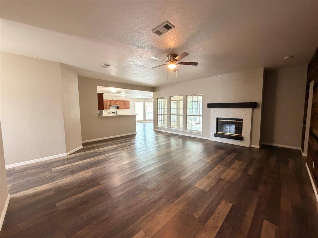 2131 Post Wood Lane, Arlington, TX 76018