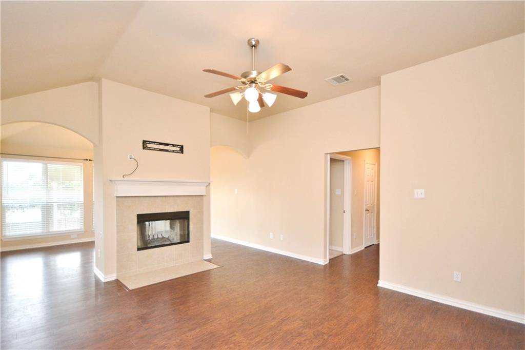 112 Oregon Trail, Waxahachie, TX 75167