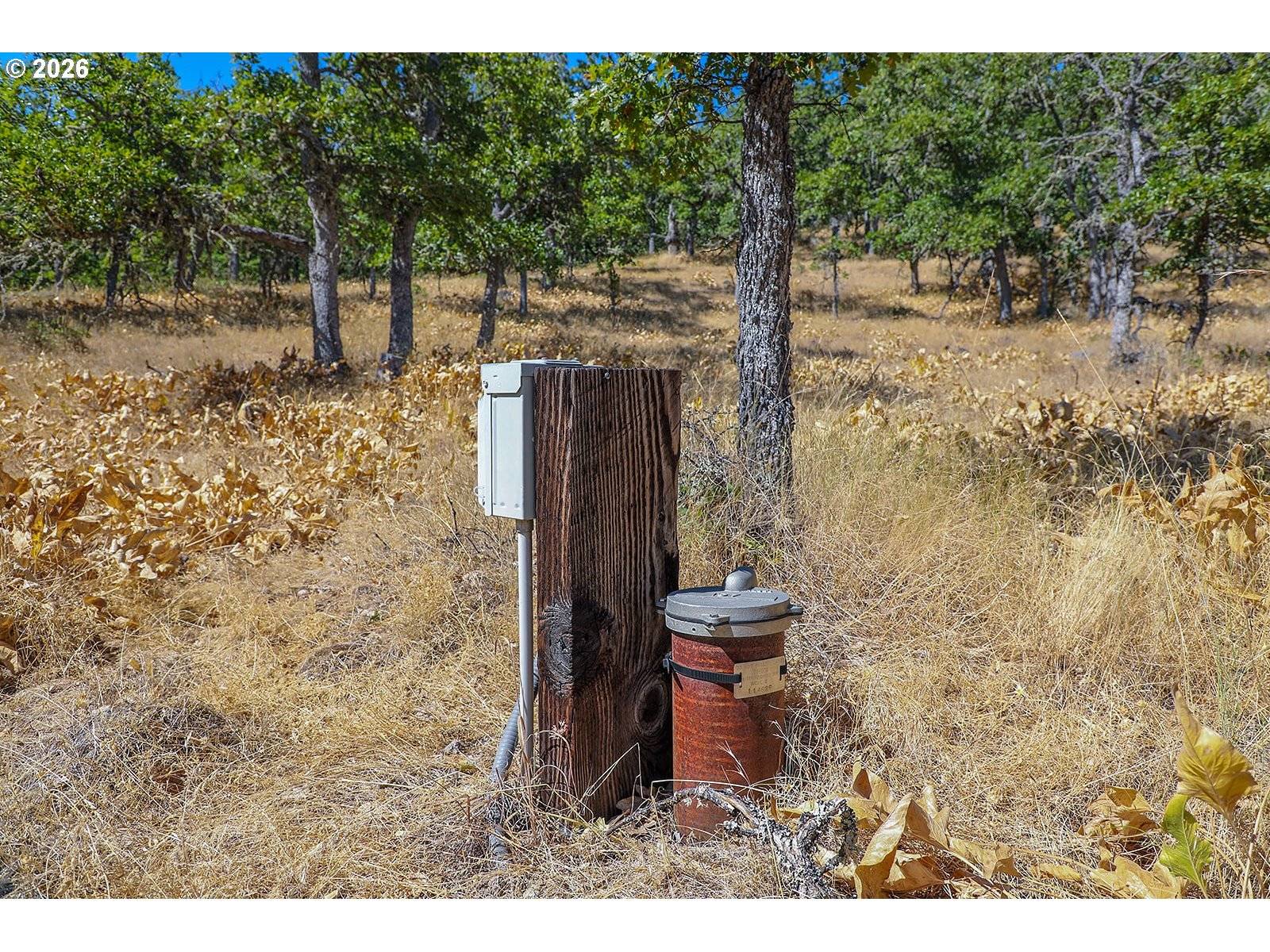 2300 DRY CREEK RD, Mosier, OR 97040