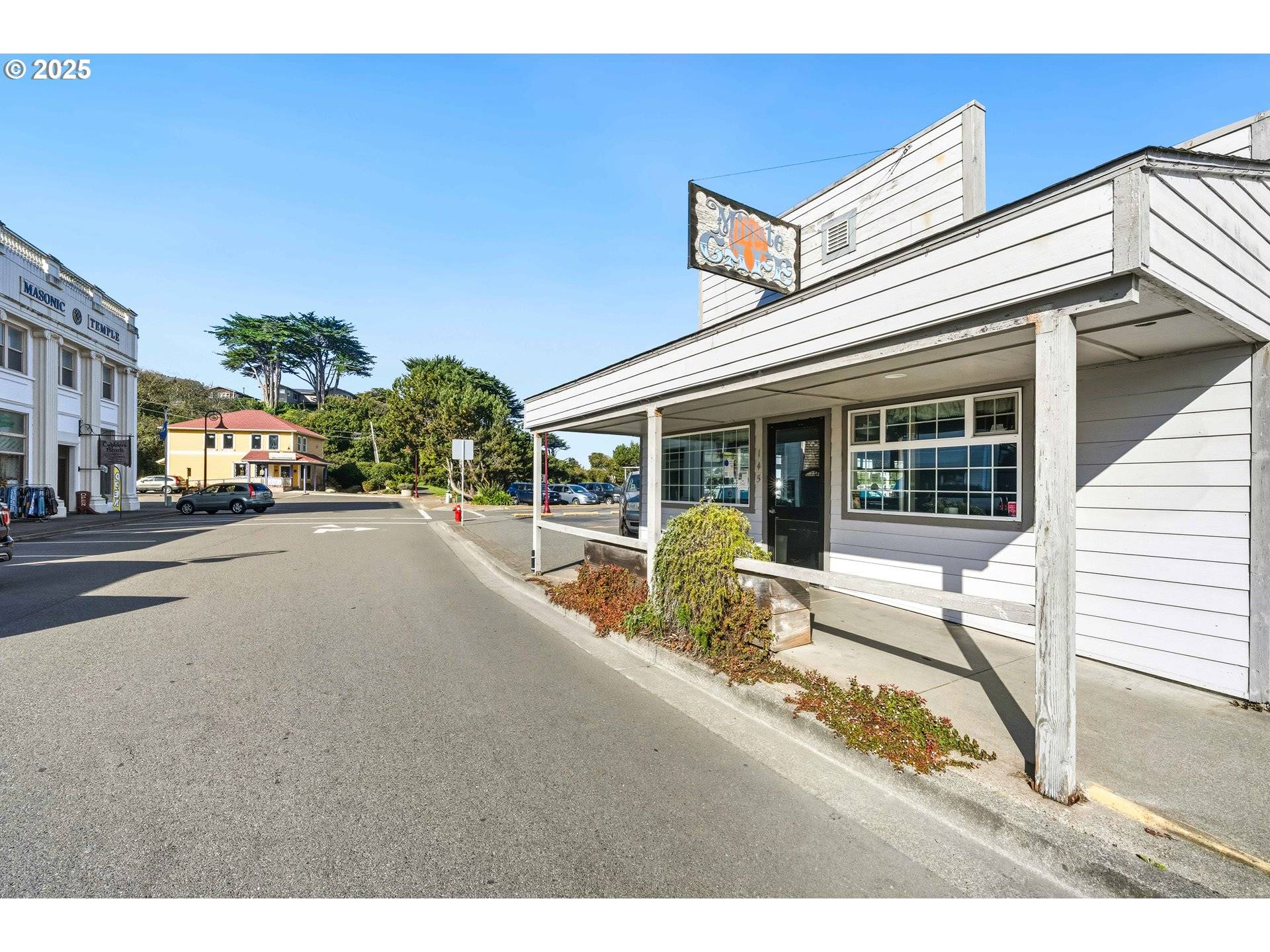 145 2ND ST, Bandon, OR 97411