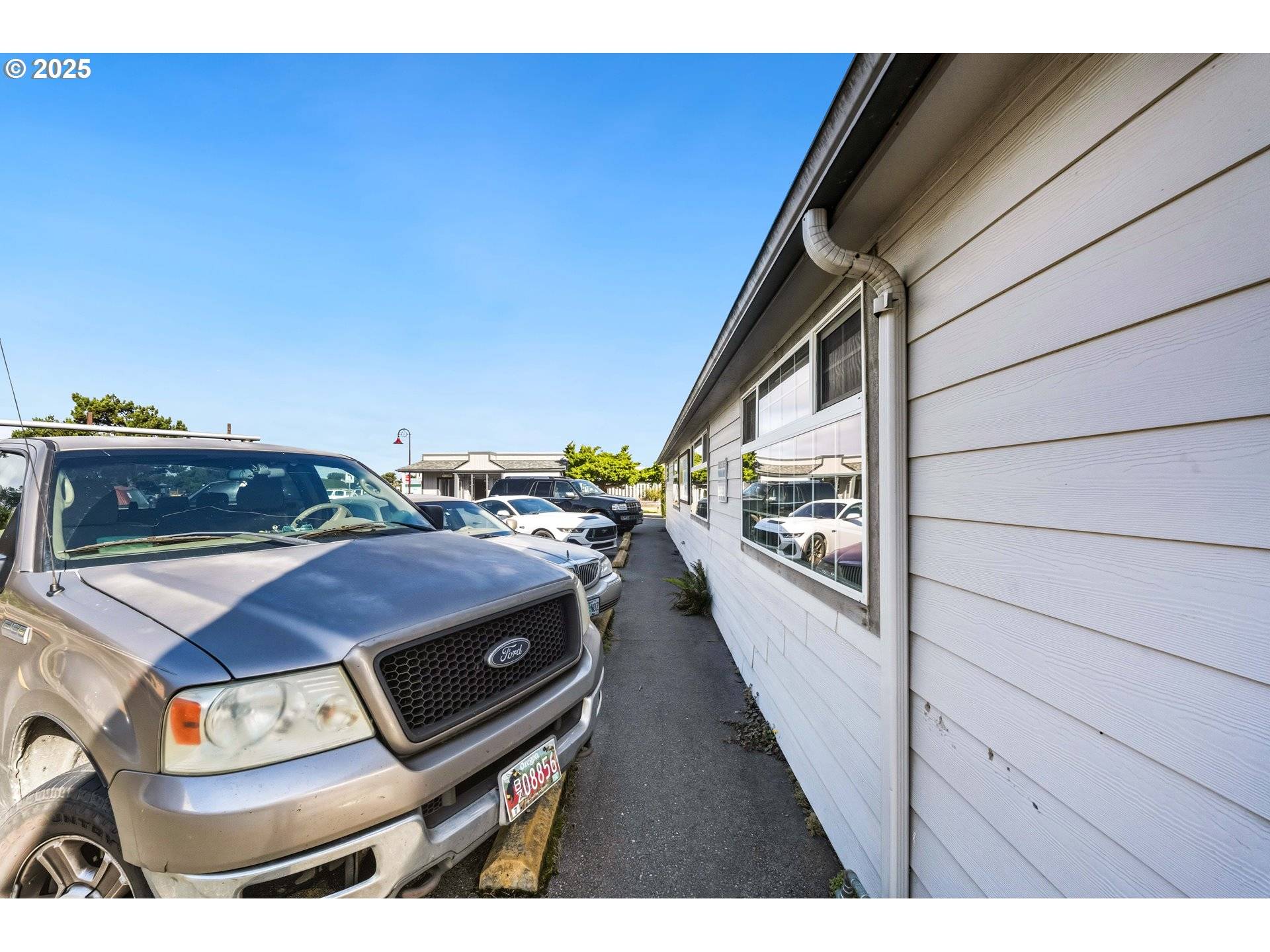 145 2ND ST, Bandon, OR 97411