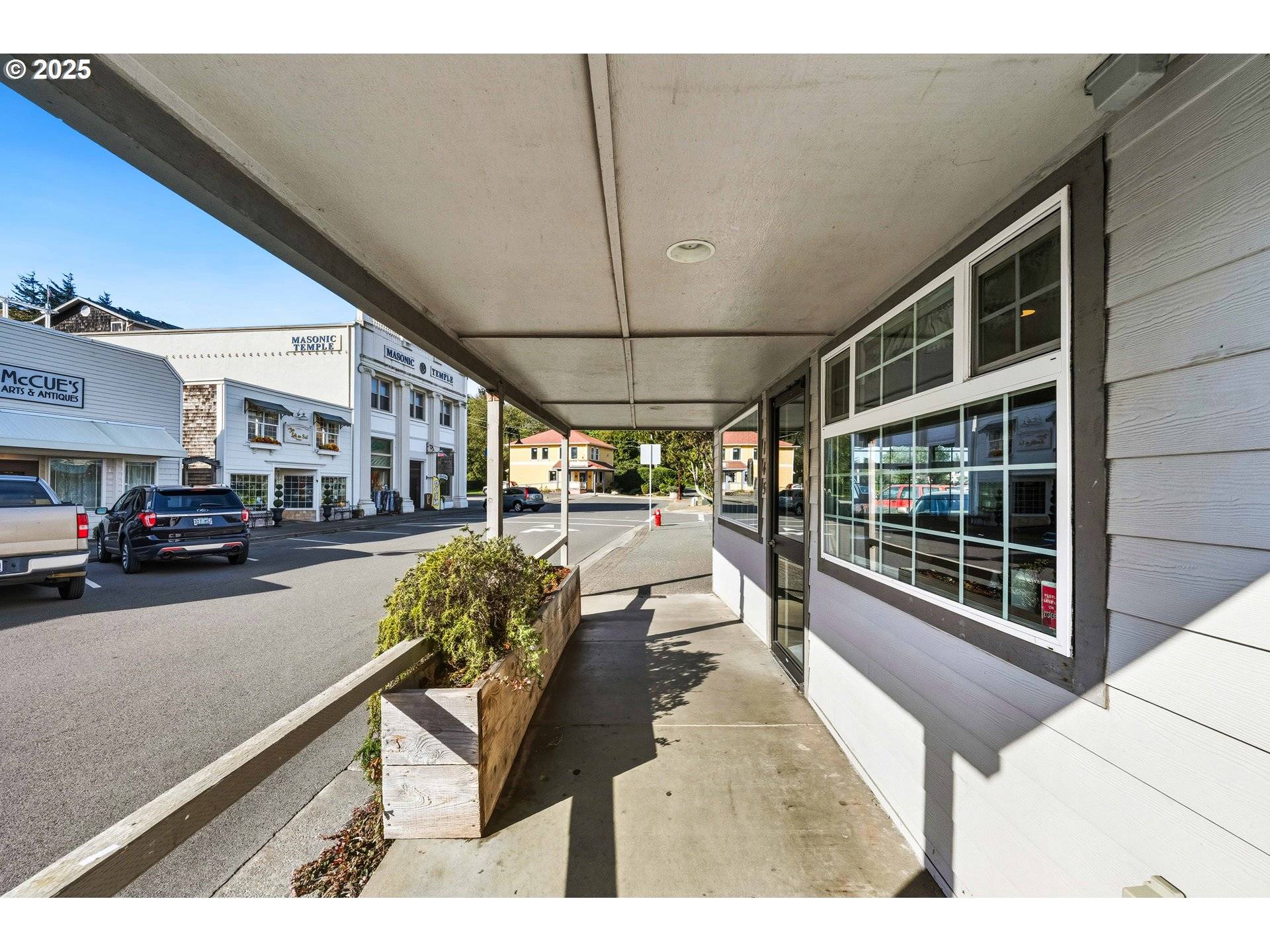 145 2ND ST, Bandon, OR 97411