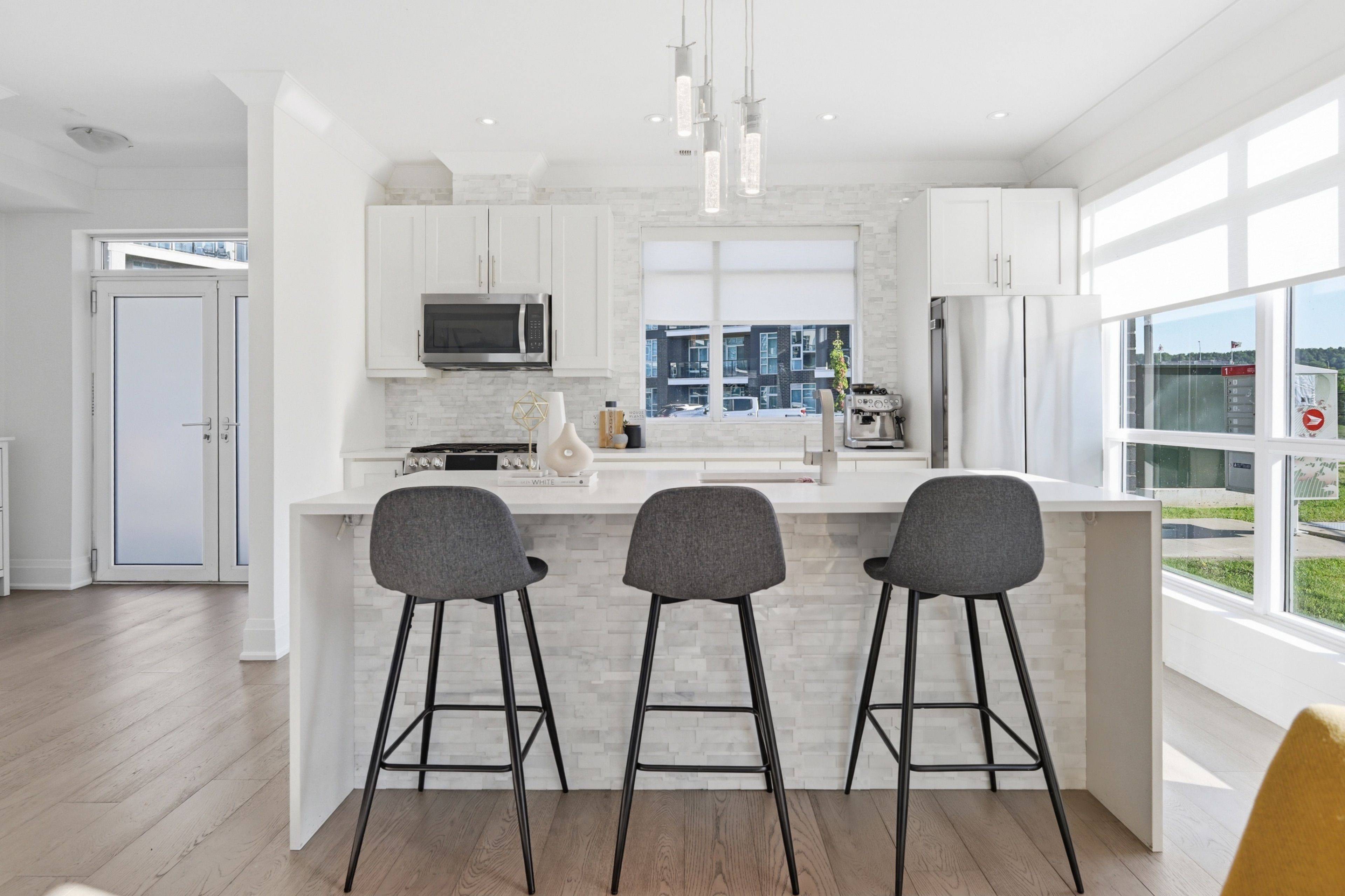 2 Concord PL, Grimsby, ON L3M 0G6