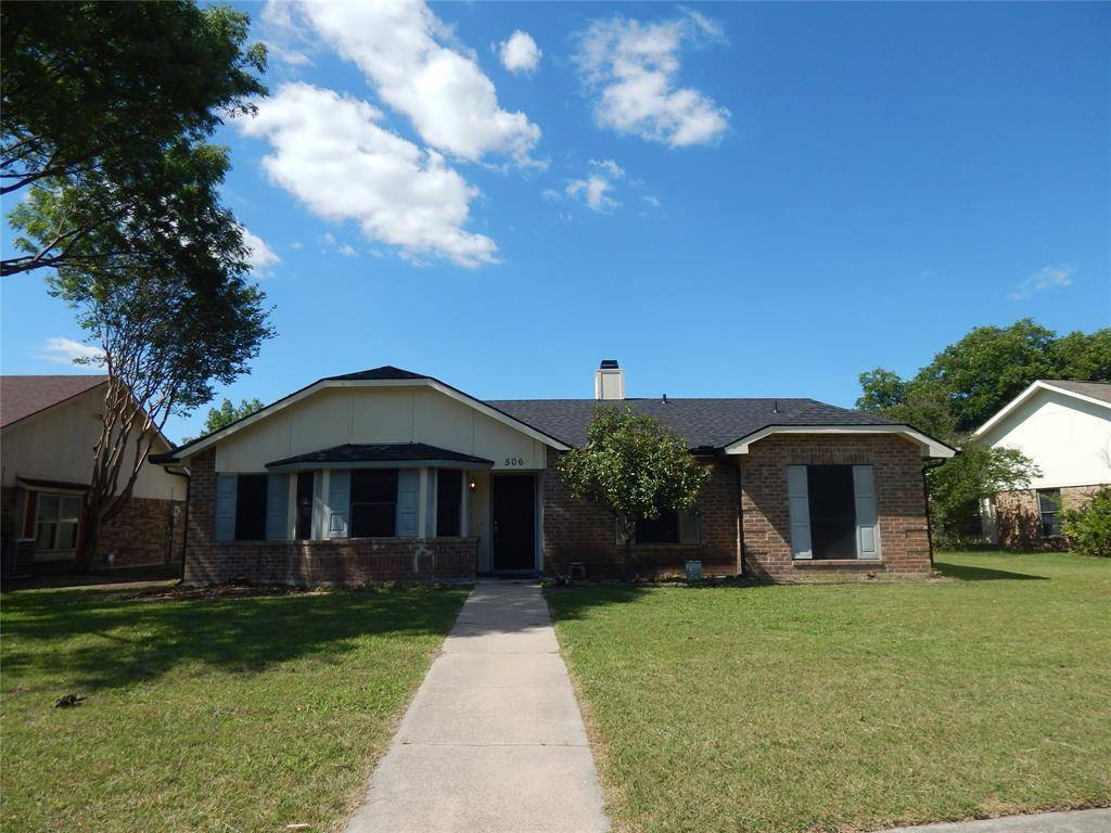 506 Redwood Drive, Grand Prairie, TX 75052
