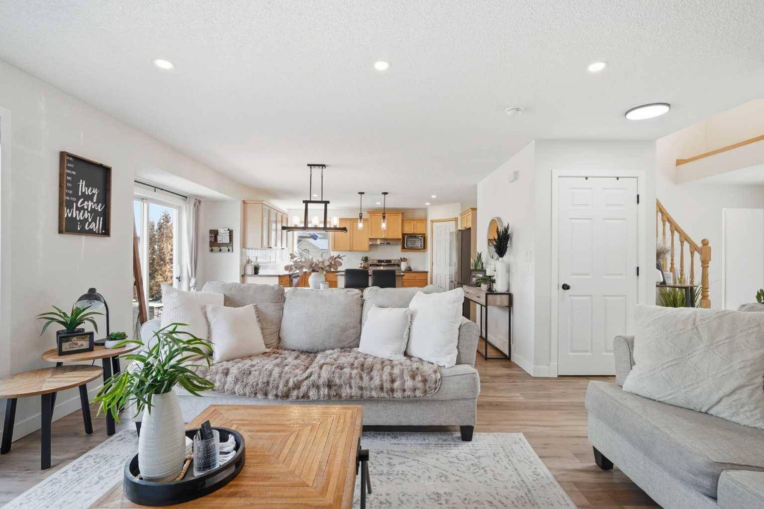123 Canoe PL SW, Airdrie, AB T4B 2L5