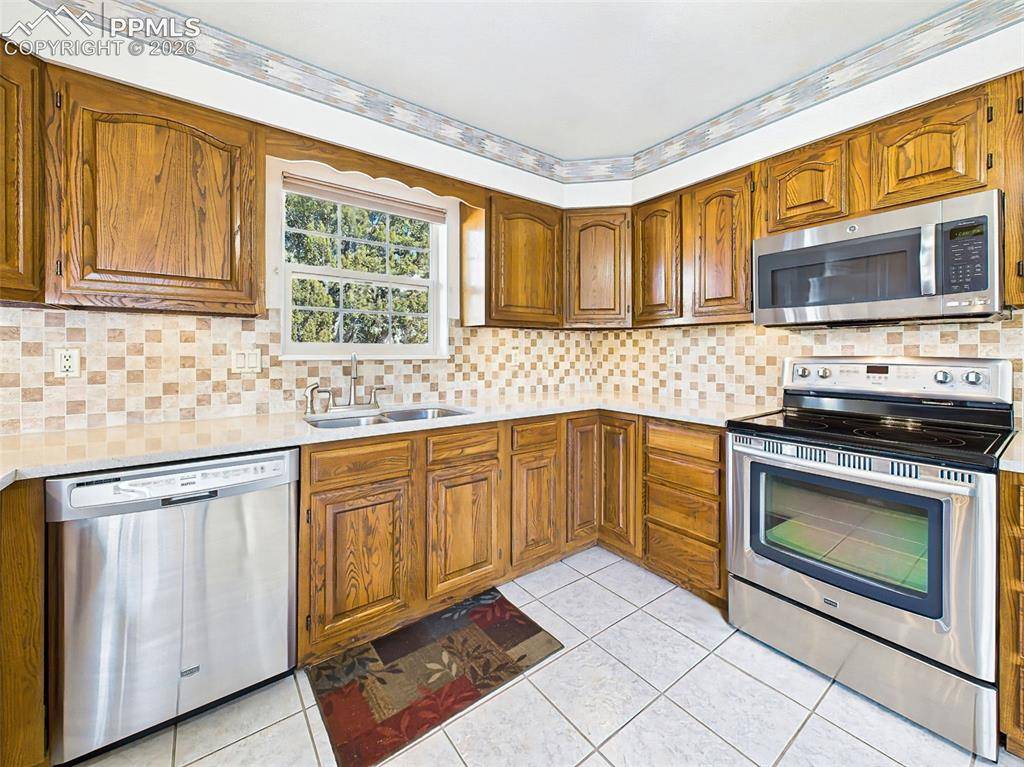 611 Q ST, Penrose, CO 81240