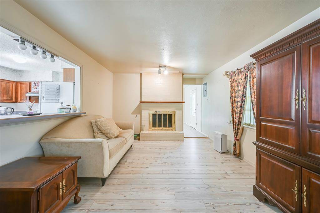 1700 Chip N Dale Drive, Arlington, TX 76012