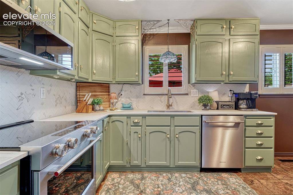 2830 N Institute ST, Colorado Springs, CO 80907
