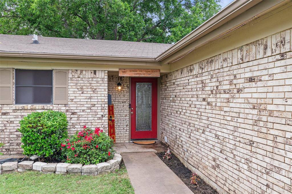 2015 Roberts Drive, Granbury, TX 76048