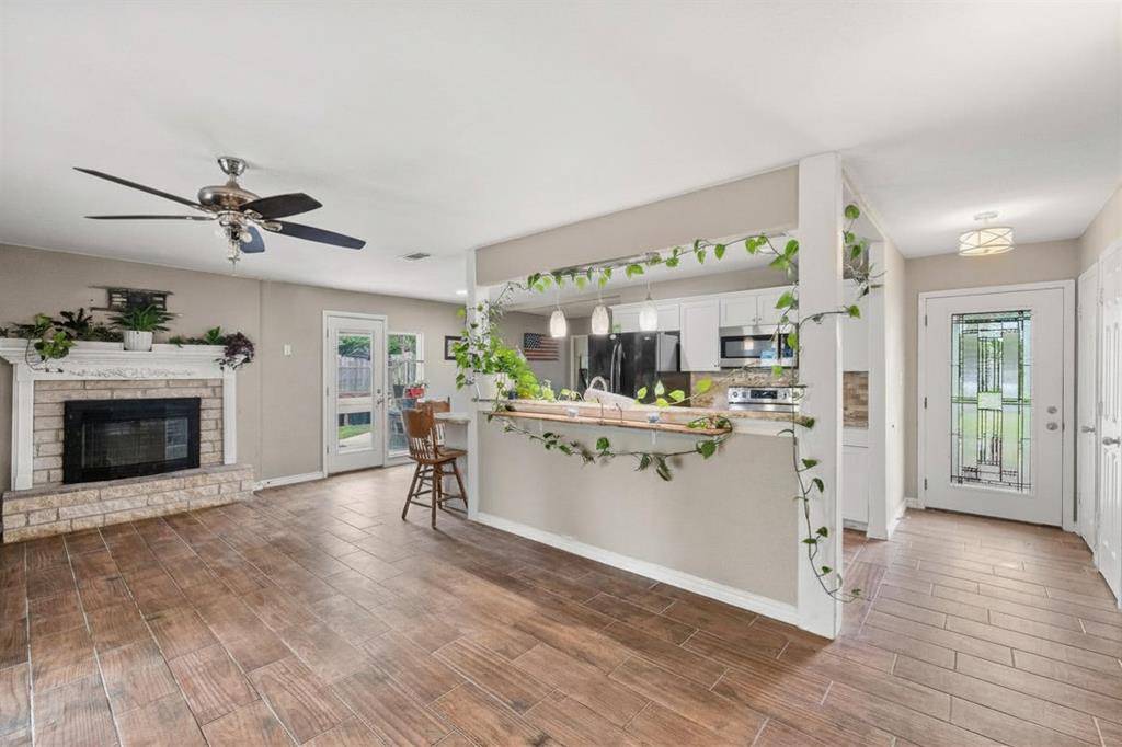 2015 Roberts Drive, Granbury, TX 76048